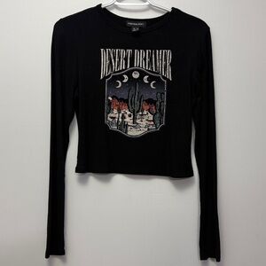 41. Streetwear Society Graphic Long Sleeve Crop Top